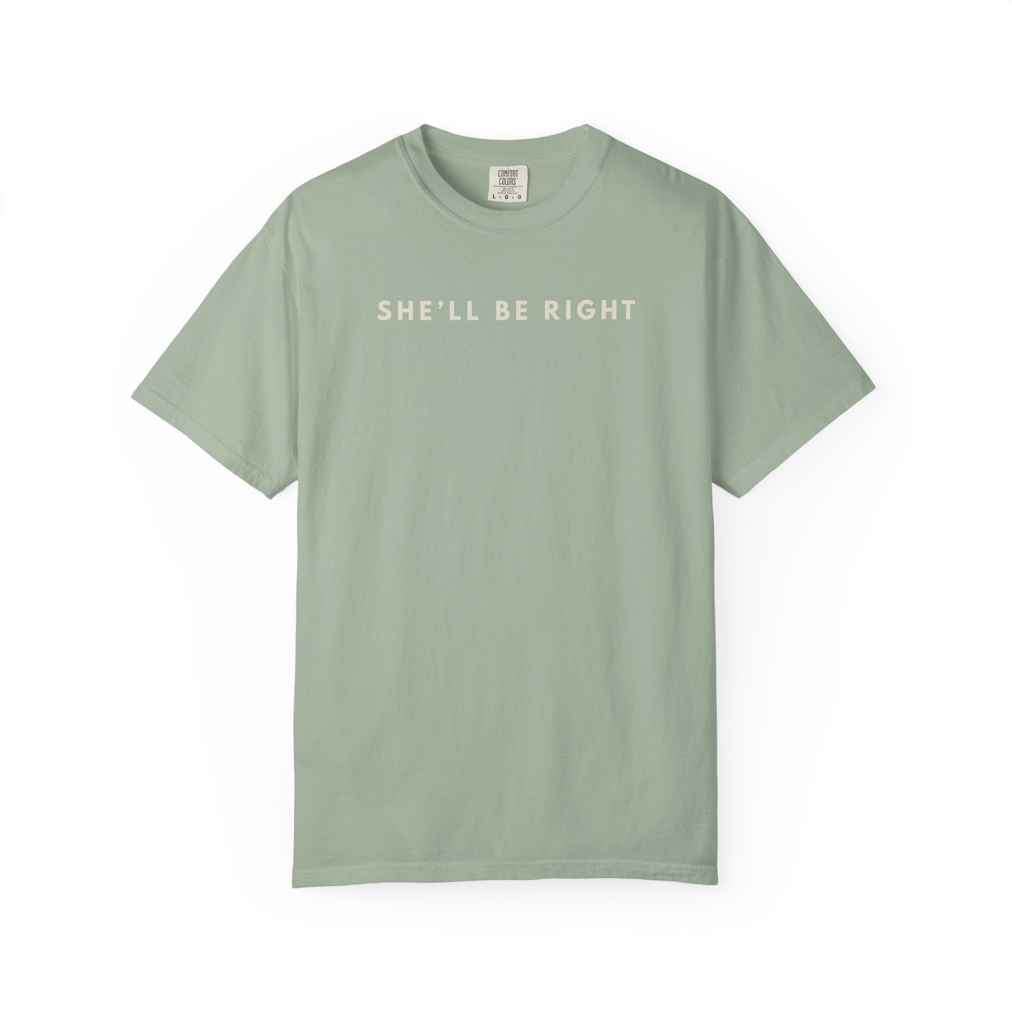 she'll be right graphic tee in bay